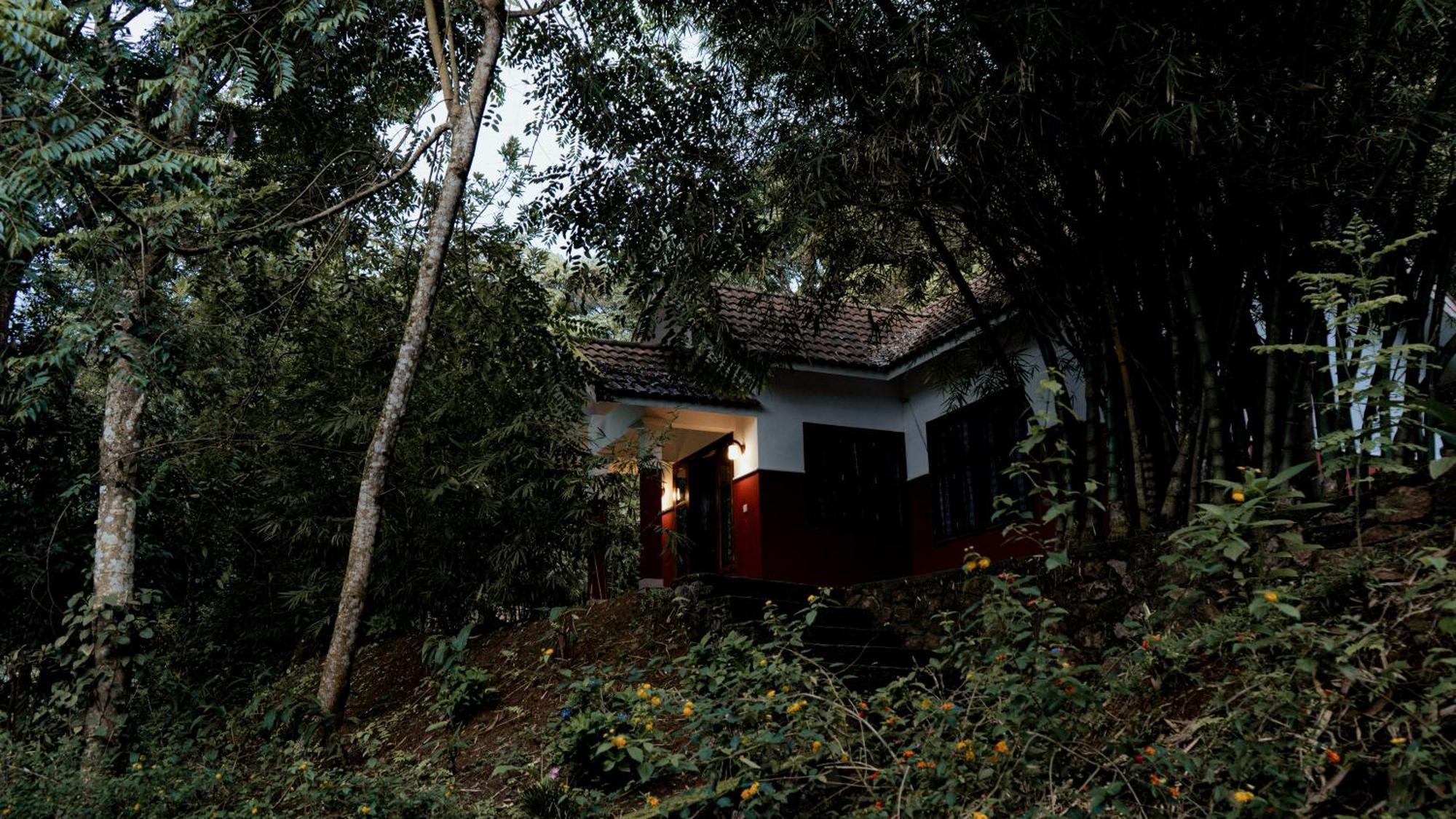 Vythiri Holiday Resort, Wayanad Extérieur photo