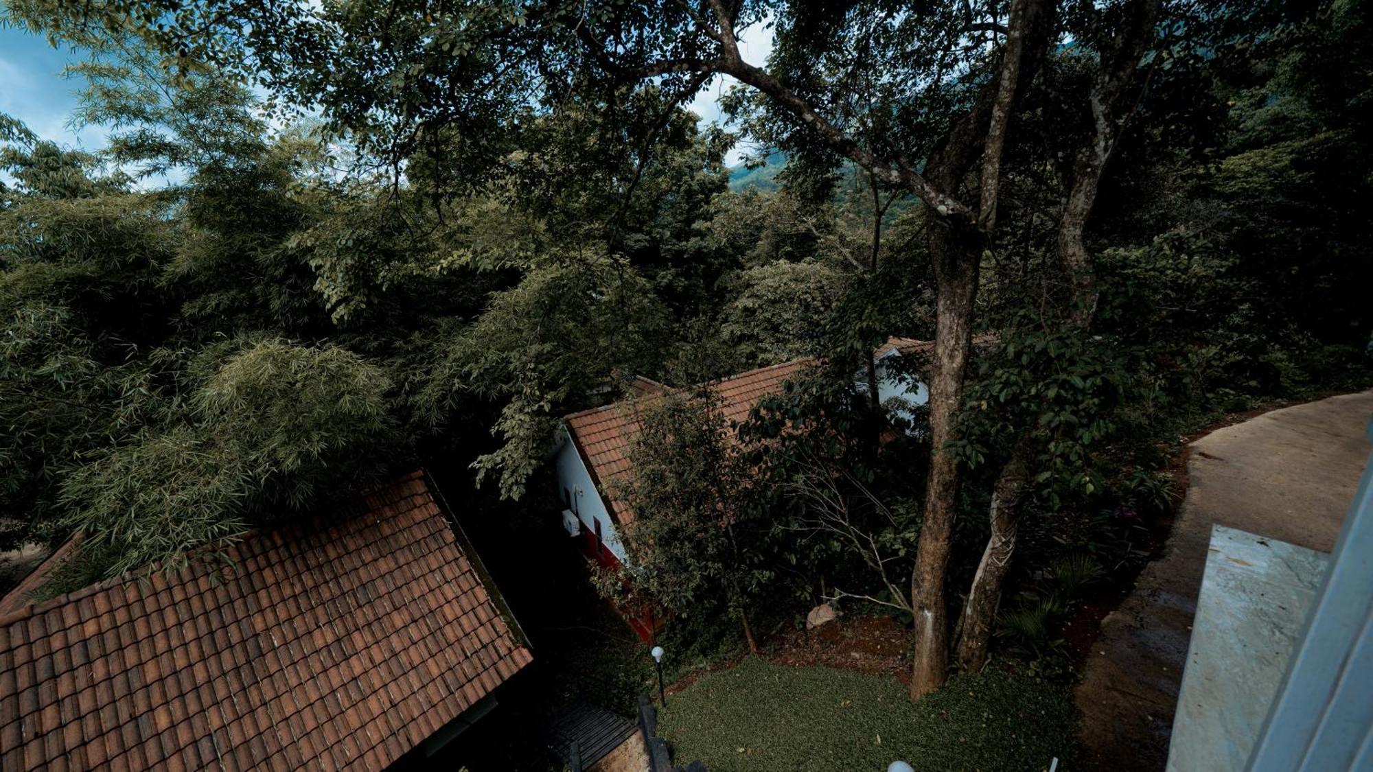 Vythiri Holiday Resort, Wayanad Extérieur photo