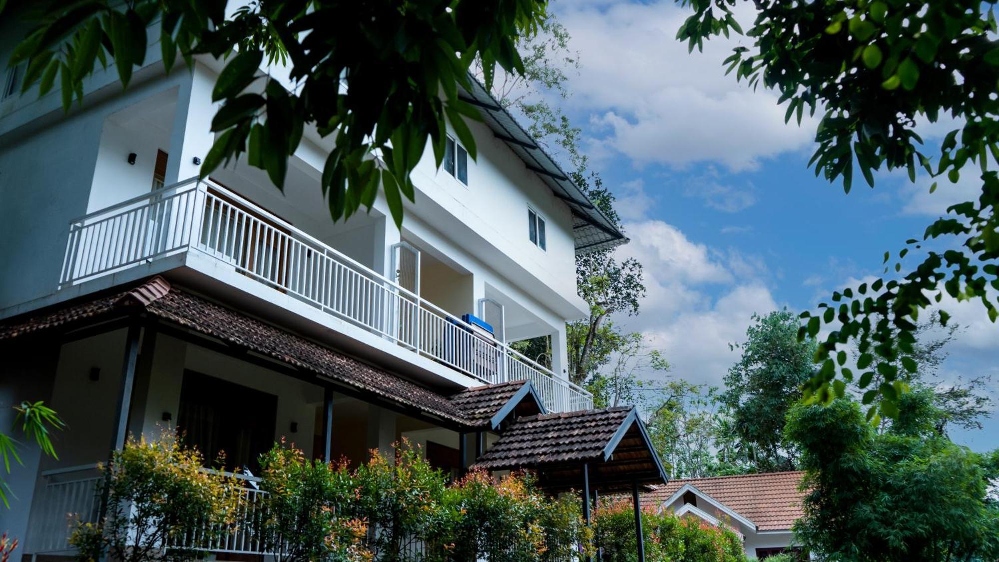 Vythiri Holiday Resort, Wayanad Extérieur photo