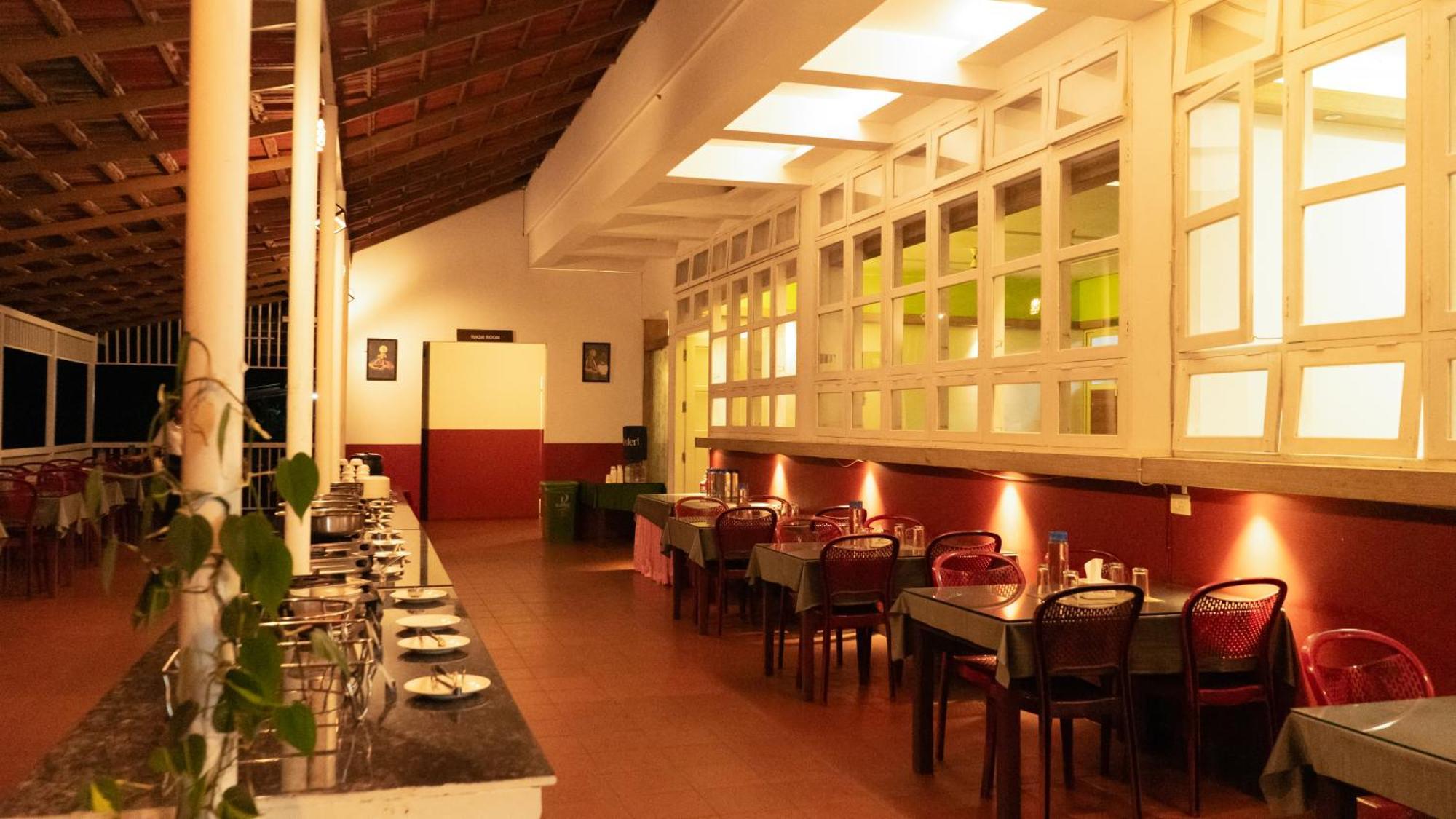 Vythiri Holiday Resort, Wayanad Extérieur photo