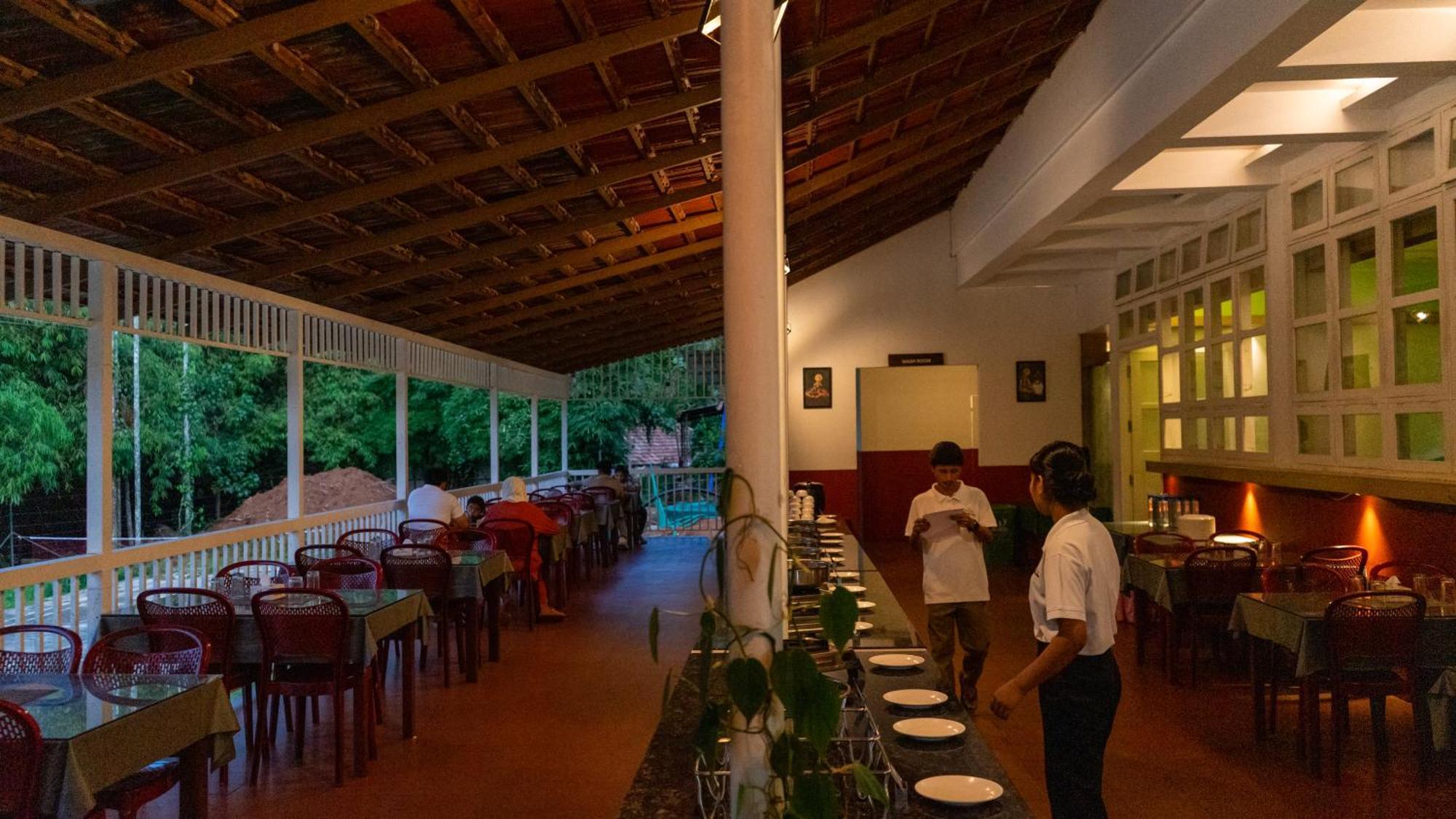 Vythiri Holiday Resort, Wayanad Extérieur photo