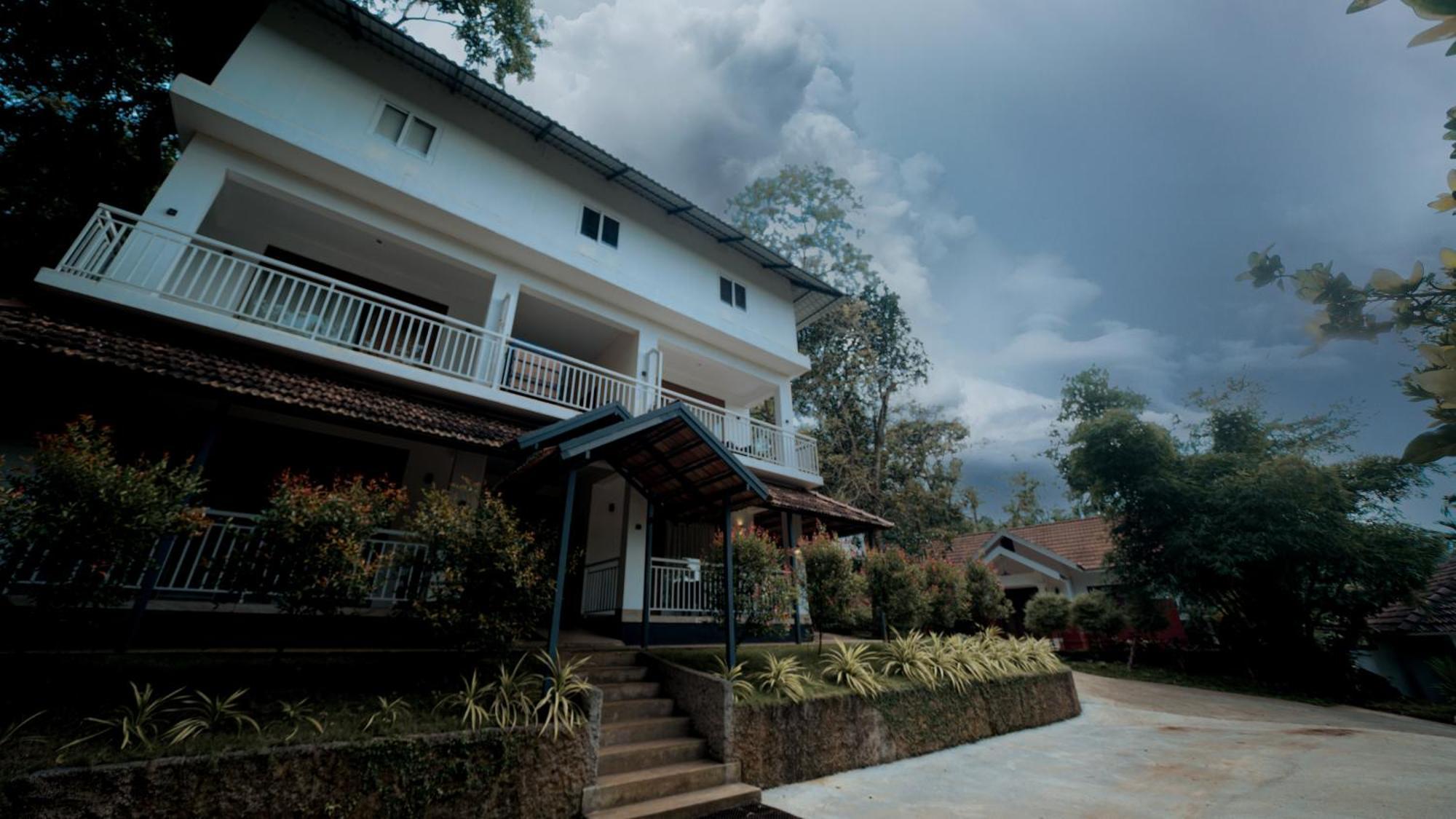 Vythiri Holiday Resort, Wayanad Extérieur photo