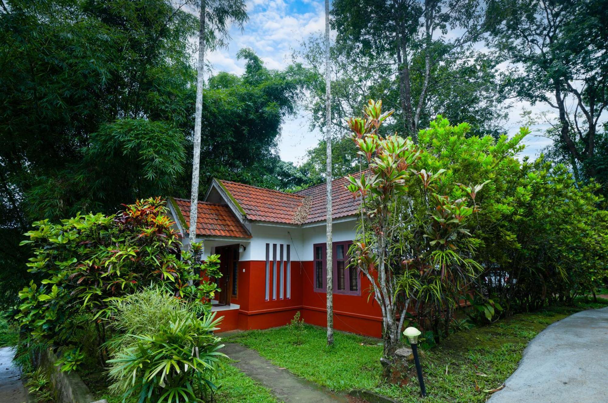 Vythiri Holiday Resort, Wayanad Extérieur photo